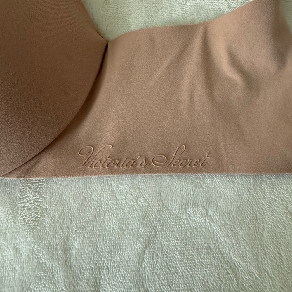 Victoria's Secret Push Up Bra 32DD - Picture 6 of 7